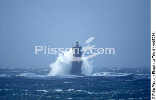 Déferlante sur le phare du Four. - © Philip Plisson / Plisson La Trinité / AA05234 - Nos reportages photos - Tempête