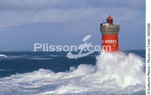 Le phare des Pierres Noires en mer d'iroise. - © Guillaume Plisson / Plisson La Trinité / AA05268 - Photo Galleries - Pierres Noires [The]