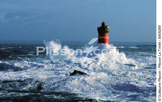 Le phare des Pierres noires. - © Guillaume Plisson / Plisson La Trinité / AA05269 - Nos reportages photos - Mer d'Iroise