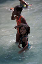 Enfants martiniquais se baignant © Philip Plisson / Plisson La Trinité / AA05326 - Photo Galleries - Child