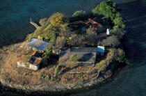 Petite île à la Martinique. © Philip Plisson / Plisson La Trinité / AA05362 - Nos reportages photos - Outre-Mer