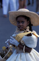 Petite fille en costume de carnaval [Fort-de-France, Martinique] © Philip Plisson / Plisson La Trinité / AA05437 - Nos reportages photos - Enfant