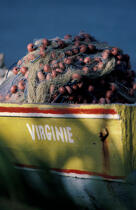 Bateau de pêche avec ses filets © Philip Plisson / Plisson La Trinité / AA05447 - Nos reportages photos - Materiel de pêche