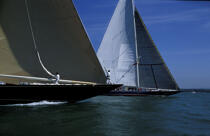 Velsheda et Endeavour bord à bord. © Philip Plisson / Plisson La Trinité / AA05545 - Nos reportages photos - Yachting