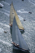 Endeavour et Shamrock V bord à bord. © Philip Plisson / Plisson La Trinité / AA05546 - Photo Galleries - Classic Yachting