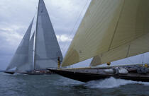 Velsheda et Endeavour sur le même bord. © Philip Plisson / Plisson La Trinité / AA05548 - Photo Galleries - Classic Yachting