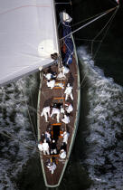 Manoeuvre sur un 12 mètres JI. © Philip Plisson / Plisson La Trinité / AA05572 - Photo Galleries - Yachting