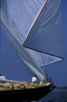 Manoeuvre sur un 12 mètres JI. © Philip Plisson / Plisson La Trinité / AA05576 - Photo Galleries - Yachting