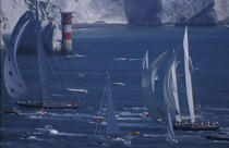 Endeavour devant les Needles. © Philip Plisson / Plisson La Trinité / AA05597 - Photo Galleries - Yachting