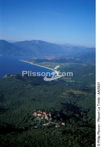 Paysage du Sud Ouest Corse . - © Philip Plisson / Plisson La Trinité / AA05631 - Nos reportages photos - Ciel bleu