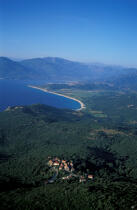 Paysage du Sud Ouest Corse . © Philip Plisson / Plisson La Trinité / AA05631 - Nos reportages photos - Vue aérienne