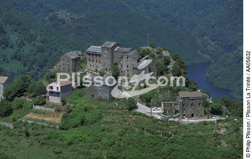 Village de Chiatra en Corse. - © Philip Plisson / Plisson La Trinité / AA05632 - Nos reportages photos - Montagne
