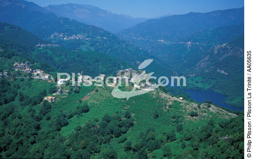 Paysage de montagne en Corse. - © Philip Plisson / Plisson La Trinité / AA05635 - Nos reportages photos - Vue aérienne