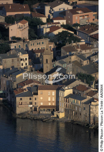 Maisons de Saint-Florent. - © Philip Plisson / Plisson La Trinité / AA05644 - Nos reportages photos - Ville [Corse]