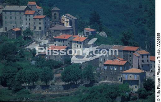 Village Corse en montagne . - © Philip Plisson / Plisson La Trinité / AA05655 - Nos reportages photos - Eglise