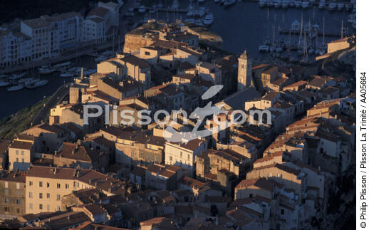 Bonifacio. - © Philip Plisson / Plisson La Trinité / AA05664 - Nos reportages photos - Ville [Corse]