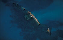 Epave sur les côtes corses. © Philip Plisson / Plisson La Trinité / AA05681 - Nos reportages photos - Mer