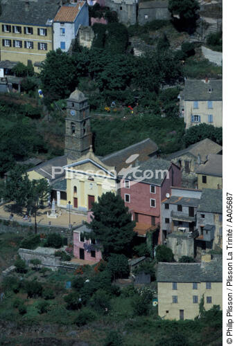 Village Est de la Corse. - © Philip Plisson / Plisson La Trinité / AA05687 - Photo Galleries - Roof