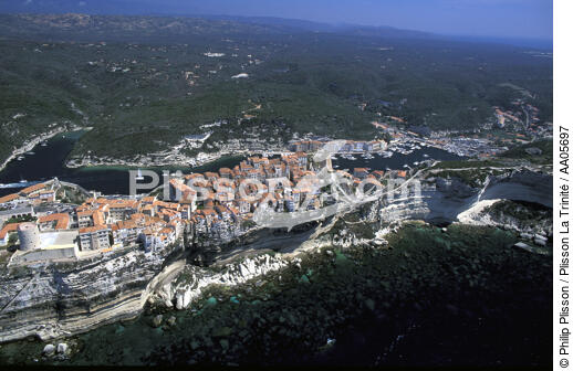 Bonifacio. - © Philip Plisson / Plisson La Trinité / AA05697 - Nos reportages photos - Ville [Corse]