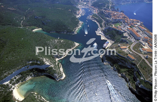 Bonifacio. - © Philip Plisson / Plisson La Trinité / AA05698 - Photo Galleries - Town [Corsica]