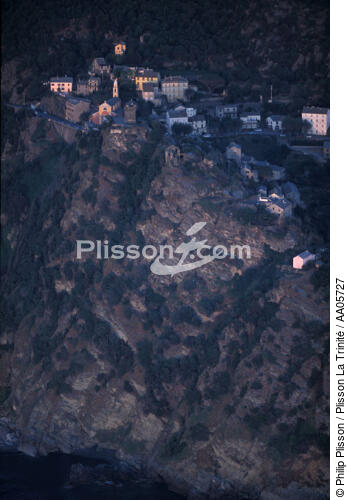 Village dans la montagne. Ouest Corse. - © Philip Plisson / Plisson La Trinité / AA05727 - Nos reportages photos - Montagne