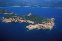 Paysage Est de la Corse. © Philip Plisson / Plisson La Trinité / AA05730 - Nos reportages photos - Vue aérienne