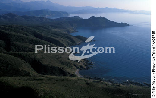 Paysage proche de l'Ile Rousse. - © Philip Plisson / Plisson La Trinité / AA05735 - Nos reportages photos - Vue aérienne