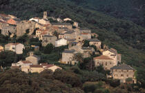 Village dans le Cap Corse. © Philip Plisson / Plisson La Trinité / AA05740 - Nos reportages photos - Vue aérienne