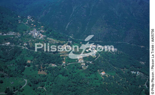 Village de l'Est Corse. - © Philip Plisson / Plisson La Trinité / AA05756 - Photo Galleries - Details