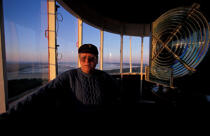 Le phare de la Coubre et son gardien. © Philip Plisson / Plisson La Trinité / AA05797 - Nos reportages photos - Portrait