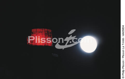 Le phare du Cap Ferret sous la lune. - © Philip Plisson / Plisson La Trinité / AA05804 - Nos reportages photos - Lentille