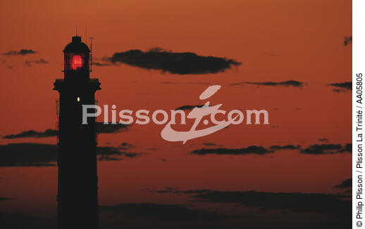 Le phare de cap Ferret au petit matin. - © Philip Plisson / Plisson La Trinité / AA05805 - Nos reportages photos - Moment de la journée