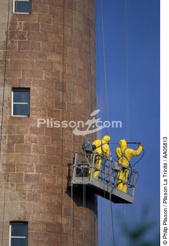 Travaux sur le phare de Biarritz. - © Philip Plisson / Plisson La Trinité / AA05813 - Photo Galleries - Lighthouse [64]