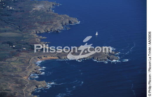 Plaisancier sur les côtes de l'île d'Yeu. - © Philip Plisson / Plisson La Trinité / AA05836 - Photo Galleries - Island [85]