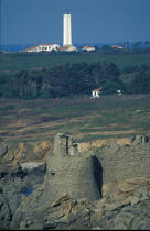 Le château et le phare de l'île d'Yeu. © Philip Plisson / Plisson La Trinité / AA05837 - Photo Galleries - Ruin