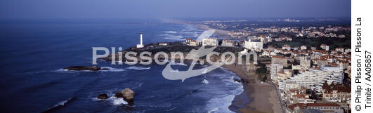 Vue aérienne de Biarritz et de la pointe Saint-Martin. - © Philip Plisson / Plisson La Trinité / AA05857 - Nos reportages photos - Aquitaine