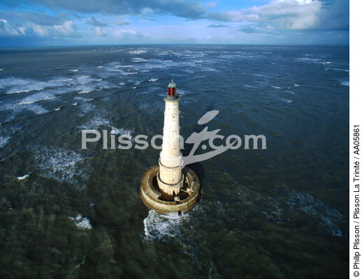 Le phare de Cordouan à marée montante. - © Philip Plisson / Plisson La Trinité / AA05861 - Nos reportages photos - Activité maritime