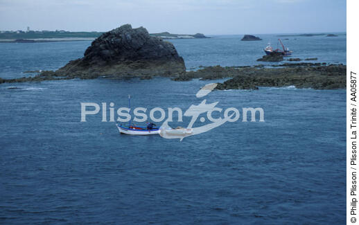Pêche à Molène. - © Philip Plisson / Plisson La Trinité / AA05877 - Nos reportages photos - Mer d'Iroise