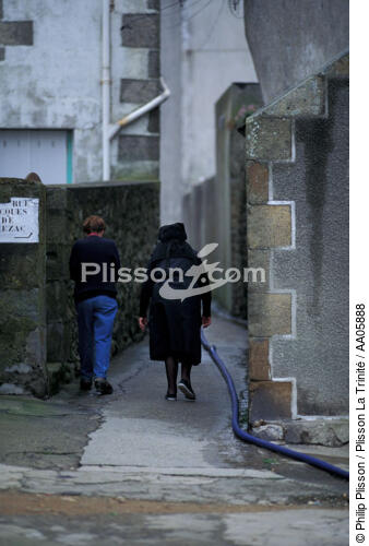 Habitants de l'île de Sein. - © Philip Plisson / Plisson La Trinité / AA05888 - Photo Galleries - Woman