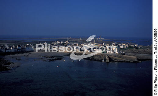 L'île de Sein. - © Philip Plisson / Plisson La Trinité / AA05899 - Nos reportages photos - Mer d'Iroise