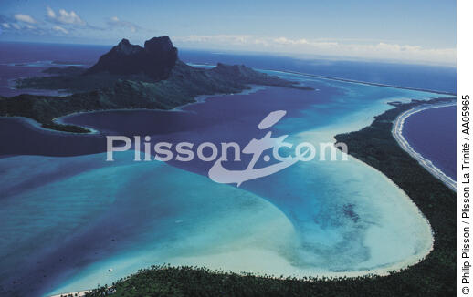 Polynésie française. - © Philip Plisson / Plisson La Trinité / AA05965 - Nos reportages photos - Montagne