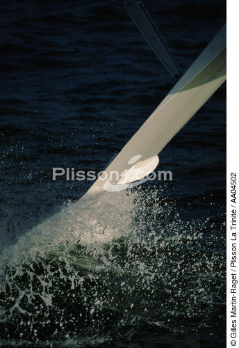 Un des foil de l' Hydroptère. - © Gilles Martin-Raget / Plisson La Trinité / AA04502 - Nos reportages photos - Elément d'un bateau