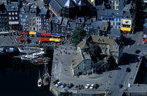 Le port d'Honfleur et ses maisons typiques. © Philip Plisson / Plisson La Trinité / AA05989 - Photo Galleries - Calvados