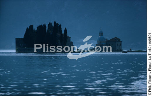 Ilots sur la mer Adriatique. - © Philip Plisson / Plisson La Trinité / AA06041 - Photo Galleries - Montenegro