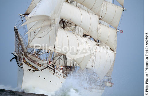 Sous le vent du Statsraad Lehmkuhl. - © Philip Plisson / Plisson La Trinité / AA06046 - Nos reportages photos - Les grands voiliers