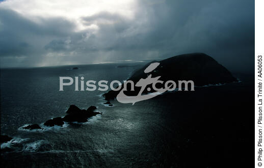 L'île de Maatsuyker, un caillou au sud du continent autralien. - © Philip Plisson / Plisson La Trinité / AA06053 - Photo Galleries - Stormy sky