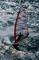 Windsurfer dans les vagues. © Guillaume Plisson / Plisson La Trinité / AA06067 - Nos reportages photos - Planche à voile