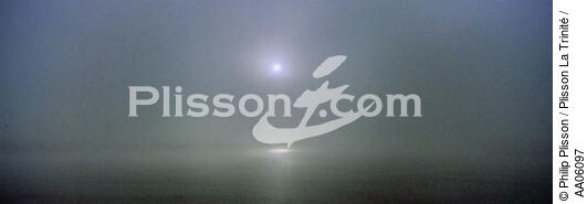 La brume, le cauchemar du marin. - © Philip Plisson / Plisson La Trinité / AA06097 - Nos reportages photos - Astre