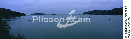 Le Trieux à marée haute. - © Philip Plisson / Plisson La Trinité / AA06109 - Nos reportages photos - Ciel gris