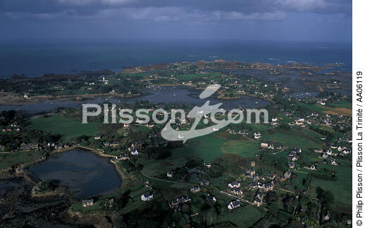 La côte très découpée de l'archipel de Bréhat. - © Philip Plisson / Plisson La Trinité / AA06119 - Nos reportages photos - Ile [22]